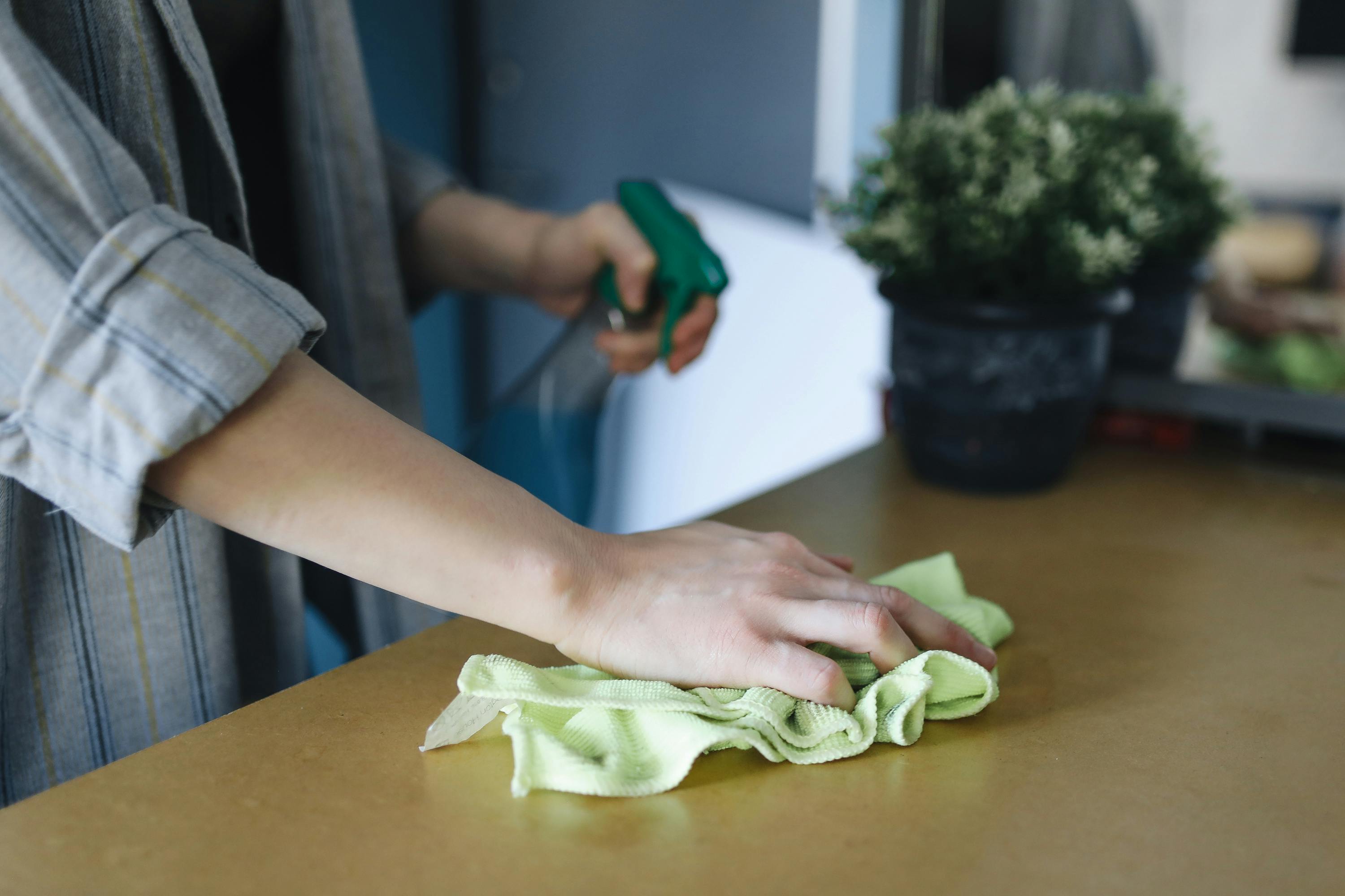 Disinfectant Wipes vs Sprays: Which Is More Effective?